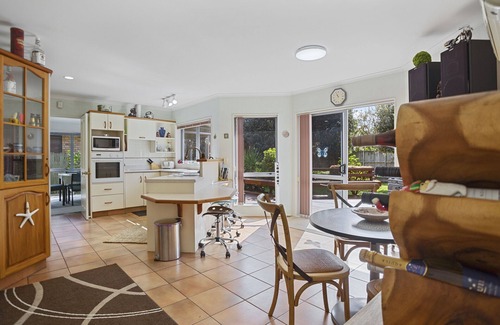 Bowentown Maison | Fantails Roost - Bowentown Holiday Home