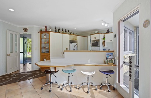 Bowentown Maison | Fantails Roost - Bowentown Holiday Home