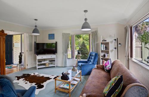 Bowentown Maison | Fantails Roost - Bowentown Holiday Home