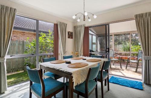Bowentown Maison | Fantails Roost - Bowentown Holiday Home
