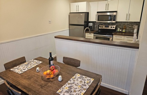 Northeast Dallas Copropriété | Fantastic 2-bedroom condo with AC in vibrant Dallas by SMU.