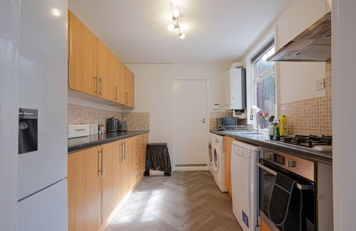 Luton Maison | Fantastic 5 Bedroom House