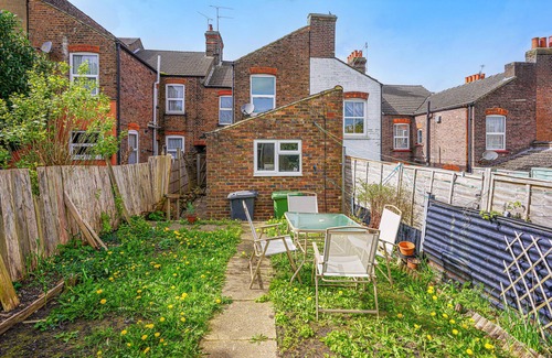 Luton Maison | Fantastic 5 Bedroom House