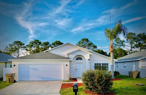Clear Creek Maison | Fantastic 5BD House w/Private Pool - 9mi/Disney!