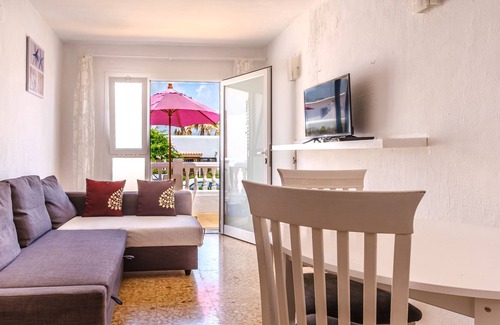 Es Canar Appartement | Fantastique appartement en bord de mer avec climatisation, Wi-Fi, piscine et terrasse.