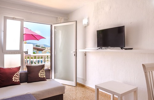 Es Canar Appartement | Fantastique appartement en bord de mer avec climatisation, Wi-Fi, piscine et terrasse.