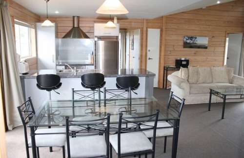 Pauanui Maison | FANTASTIC NEW BACH près de la plage de Pauanui