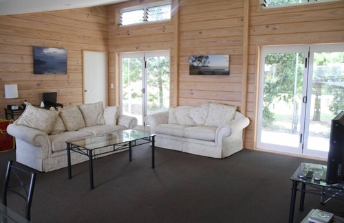 Pauanui Maison | FANTASTIC NEW BACH près de la plage de Pauanui