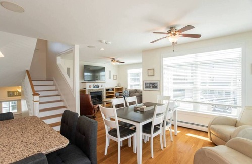 Wells Beach Maison | Fantastic Beach House! 4 bedroom across the Ocean.