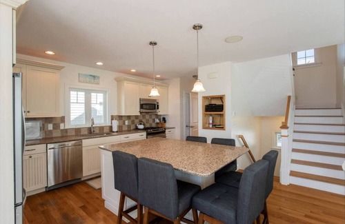 Wells Beach Maison | Fantastic Beach House! 4 bedroom across the Ocean.