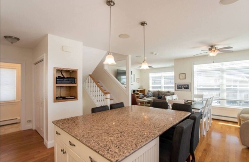 Wells Beach Maison | Fantastic Beach House! 4 bedroom across the Ocean.
