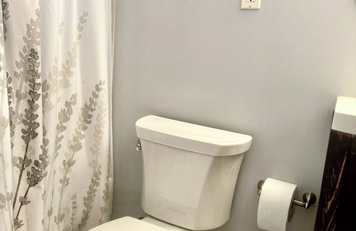 Rockville Maison | Fantastic Bedroom in Rockville, NIH/NCI/NIAID - 25 min Washington DC