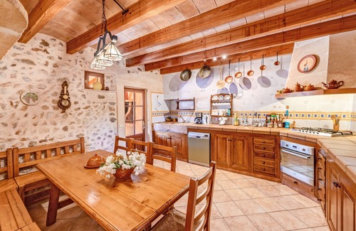 Buger Villa | Résidence de campagne fantastique avec piscine, jardin, terrasses, balcon et Wi-Fi ; Parking disponible, animaux acceptés