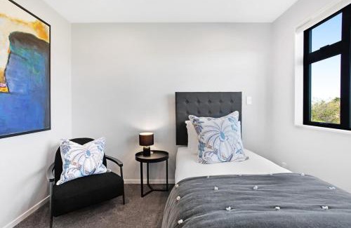 Auckland Maison | Fantastic Favona Style and Luxury 3 BR and 2 Bath