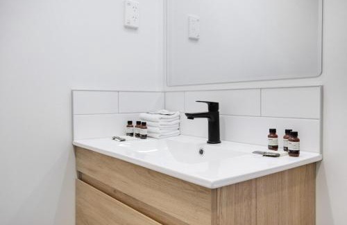 Auckland Maison | Fantastic Favona Style and Luxury 3 BR and 2 Bath