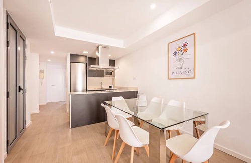Gothic Quarter Appartement | Fantastic GroupFlat: 9-Bedrooms, 6-Bathrooms for 18 people in Central Barcelona!