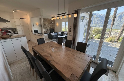 Gordola Maison | Fantastique maison de vacances avec piscine privée chauffée et vue sur le lac