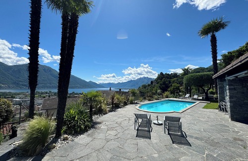 Gordola Maison | Fantastique maison de vacances avec piscine privée chauffée et vue sur le lac