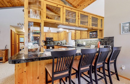 Florence Maison | Fantastic home near the coast with private hot tub & enclosed yard