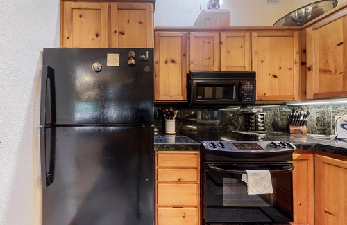 Florence Maison | Fantastic home near the coast with private hot tub & enclosed yard