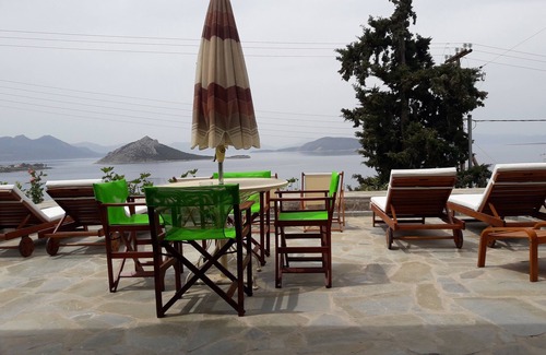 Kontos Cottage | Fantastic House with a Wonderful View of the Sea
