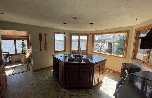 Cuba Maison | Fantastic lake house on the south shore of Cuba Lake.