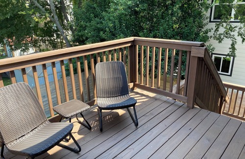Crestview Appartement | Fantastic location! Pet Friendly! Walking distance to the train and restaurants