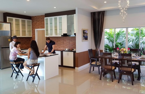 Huai Yai Villa | Fantastique nouvelle villa avec piscine privée à Pattaya, 3 lits doubles avec domotique!