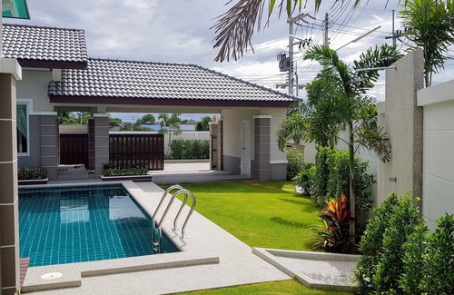 Huai Yai Villa | Fantastique nouvelle villa avec piscine privée à Pattaya, 3 lits doubles avec domotique!