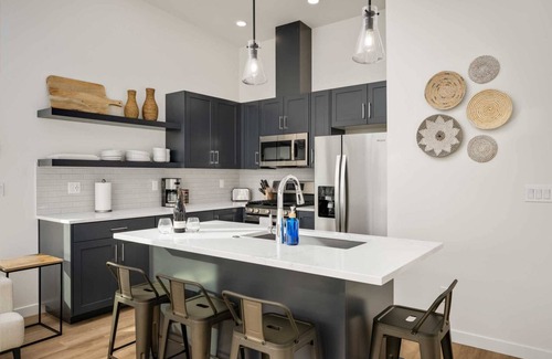 Lincoln City Copropriété | Fantastic Newly Constructed Ebb Street Loft, Large Deck w/ Views, Short Walk to Beach, Food, & Fun