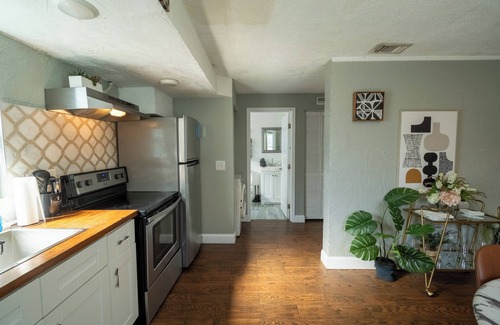 United Central Appartement | Fantastic Remodeled 1BR Close to the Beach