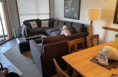 Upper Village Copropriété | Fantastique Ski In / Out Lieu, 3 Hot Tubs, piscine, ski de voiturier