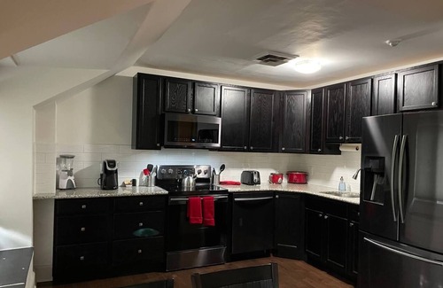 Erdenheim Appartement | Fantastic updated apartment with parking