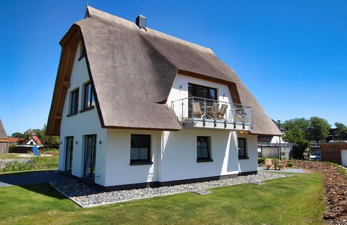 Dranske Appartement | Fantastic vacation apartment with underfloor heating, fireplace, WLAN