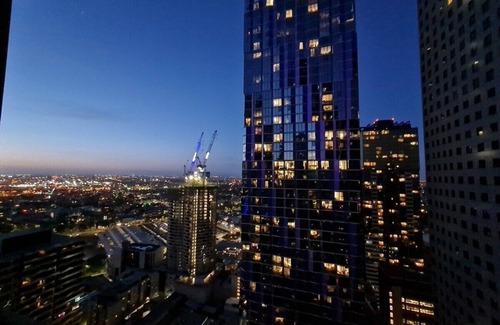 Melbourne Central Business District Appartement | This apartment is a 2 bedroom(s), 1 bathrooms, located in Melbourne, VIC.