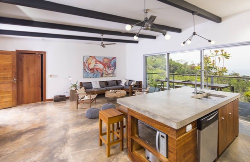 Ballena Villa | Vue fantastique de la queue de baleine, villa privée et moderne avec accès à la piscine et à la rivière
