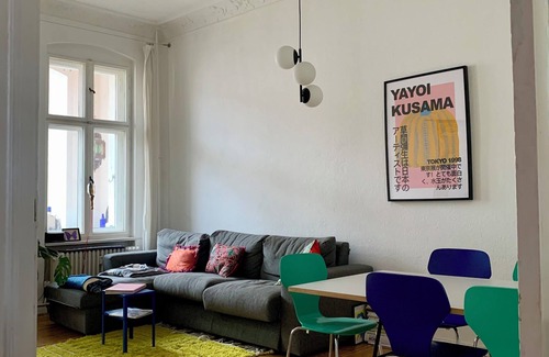 Neukoelln Appartement | Farbige Design 2-zi-altbauwhng Beim Maybachufer. Kinder- & Haustierfreundlich