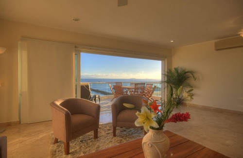 Emiliano Zapata Copropriété | Farito Beachfront Penthouse, Surf & Paddle Board.