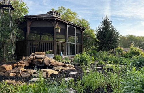 Willington Appartement | Farm - Animals - Barn - Gazebo - Fire Pit - 2xKing