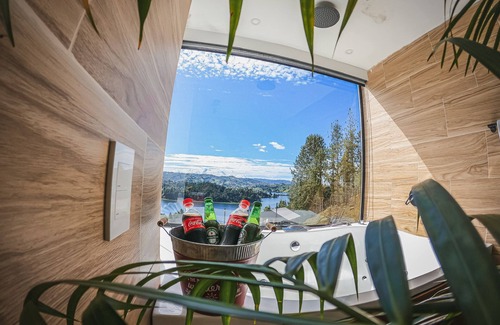 Guatape Maison | FARM BETWEEN PEÑOL AND GUATAPE. 3 JACUZZI AND 5 COMMON AREAS. AND SPECTACULAR VIEW.