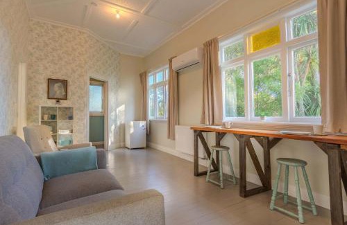 Pukehangi Maison | Farm Cottage just 10min from the City