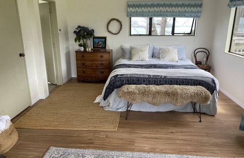 Waiheke Island Autre | Farm house with 360 degree views over the Hauraki Gulf ..