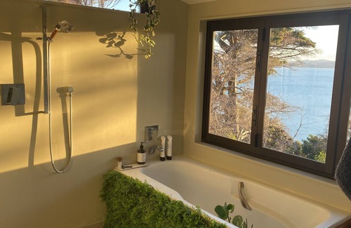 Waiheke Island Autre | Farm house with 360 degree views over the Hauraki Gulf ..