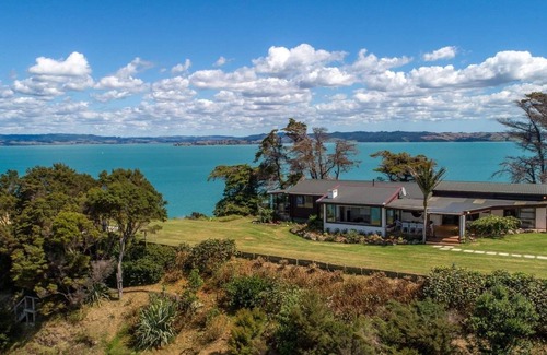 Waiheke Island Autre | Farm house with 360 degree views over the Hauraki Gulf ..