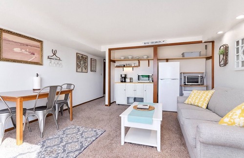Lynden Maison | Privé entier ~ Suite spacieuse de 2 chambres avec salon et kitchenette