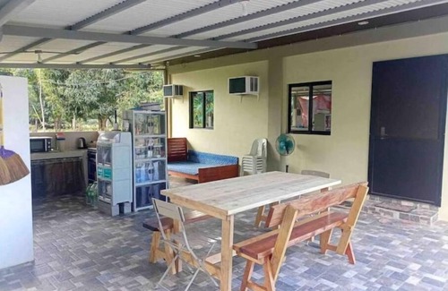 Botolan Autre | Farm Stay Along River. 15 mins away from the Beach with Fiber Optic, Netflix