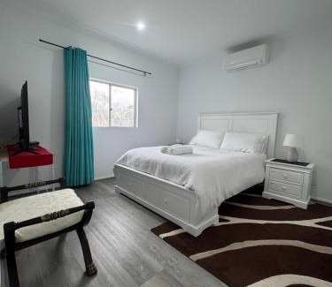 Diggers Rest Maison | Farm Stay, Feed Sheep & Relax