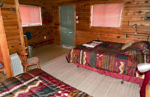 Devils Tower Maison | lake guest ranch