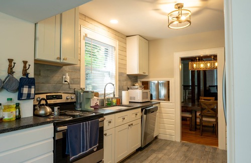 Newton Autre | Farmhouse 1903 Renovated w Pond and Stream on Kittatiny Park