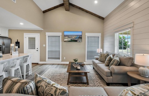 Waco Maison | Farmhouse Charm - Waco/Magnolia/Baylor